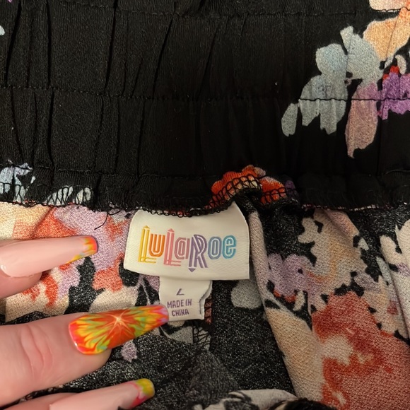 Lularoe Paperbag Waist Floral Dress Shorts with Pockets - Picture 3 of 4